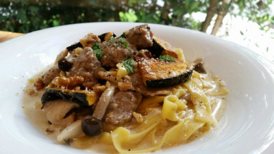 さつまいもとカボチャとくるみのサラダ　ゴルゴンゾーラソース