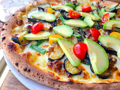 PIZZA　そぼろとナス・アボカド